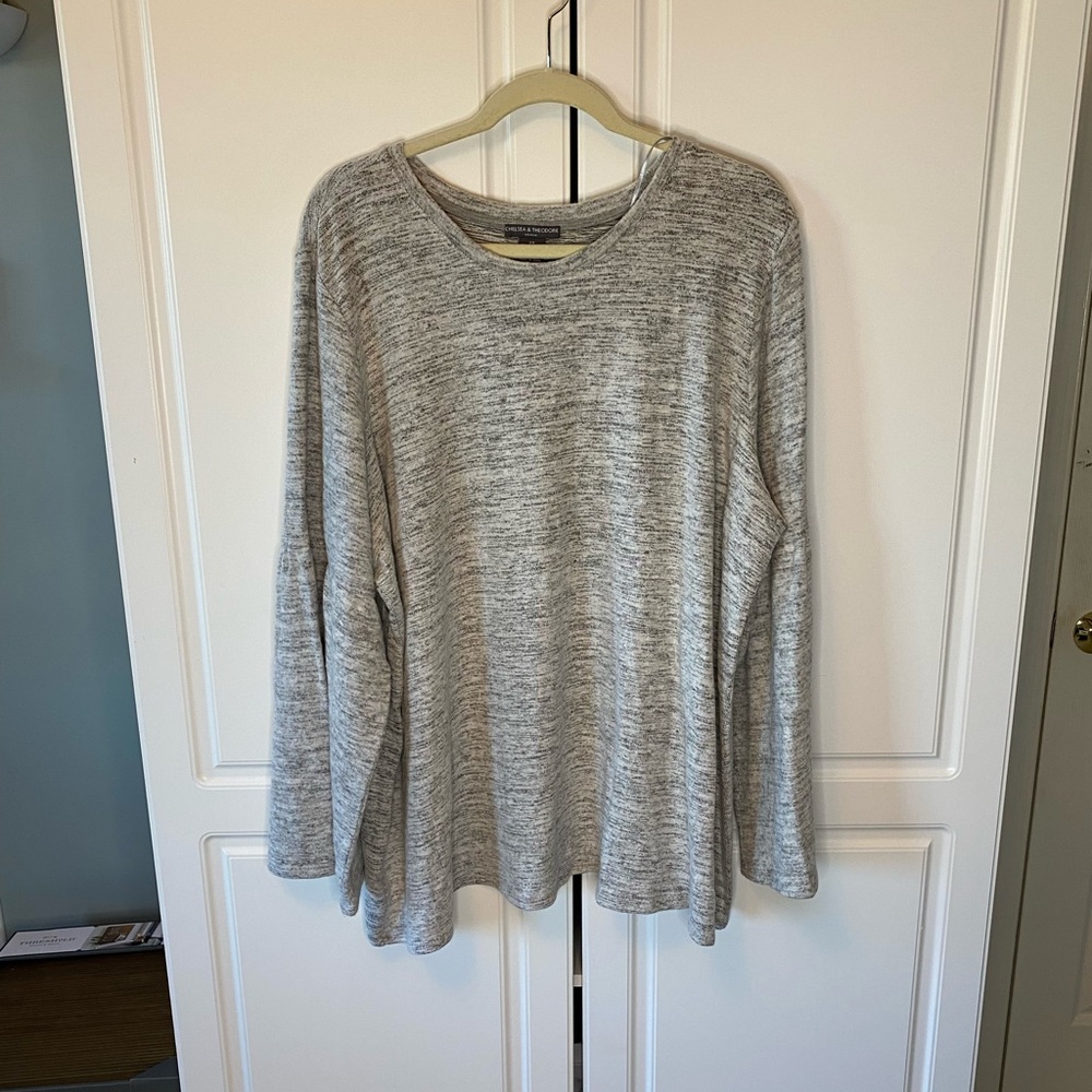 Chelsea & Theodore women’s plus size bell sleeve top